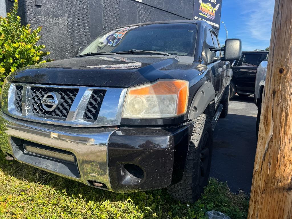 2011 Nissan Titan SV