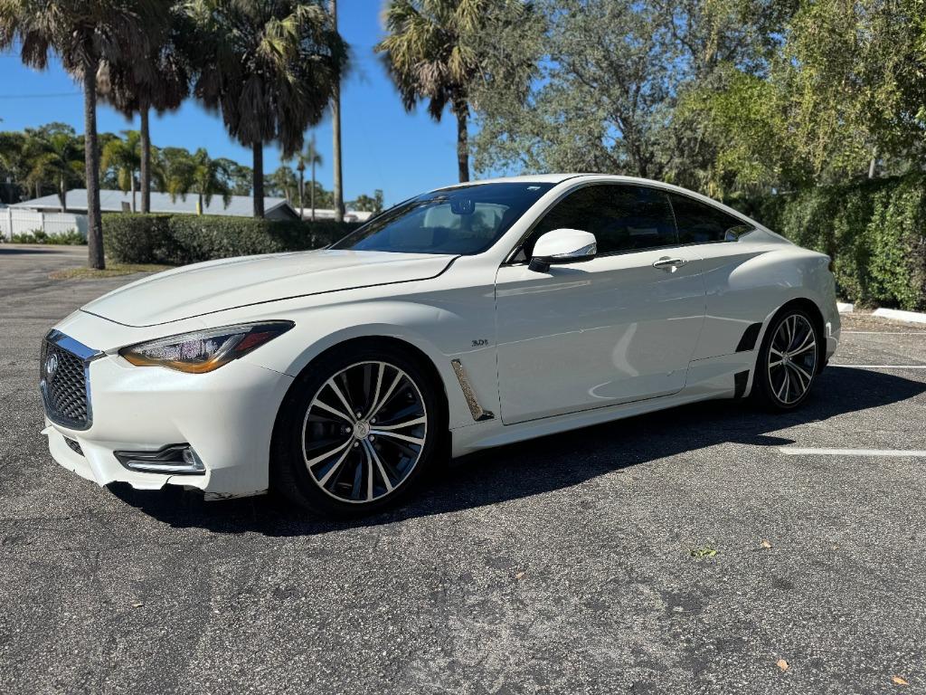 2017 INFINITI Q60 Coupe Premium's photo