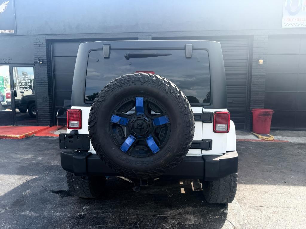 2011 Jeep Wrangler Unlimited Sahara - Photo 9