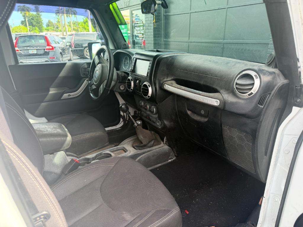 2011 Jeep Wrangler Unlimited Sahara - Photo 6
